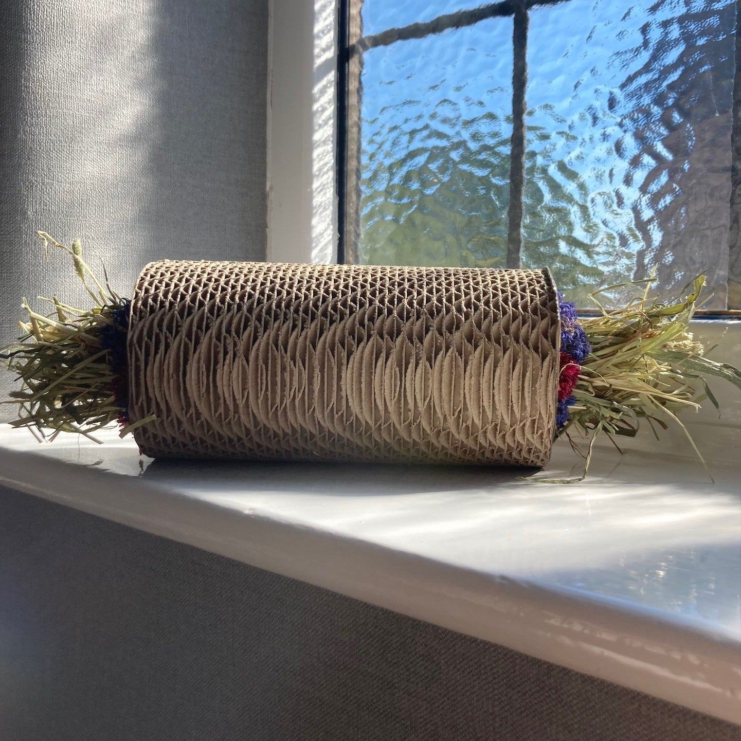 Forage Cardboard Roller